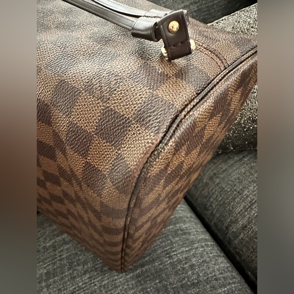 Authentic Louis Vuitton MM Damier Ebene - Picture 8 of 16